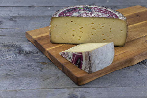 Meraner im Lagrein Trester Schnittkäse