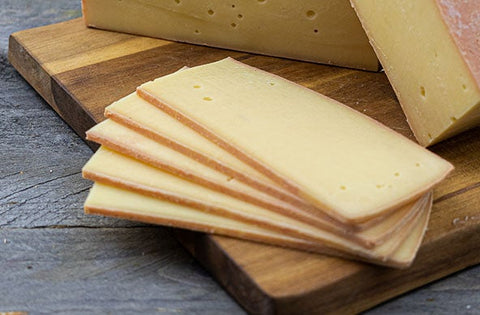 Schweizer Raclettekäse in Scheiben