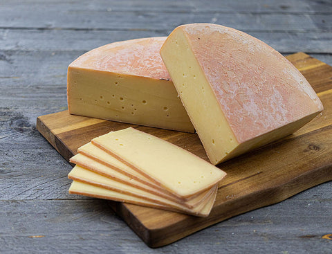 Schweizer Raclette am Stück